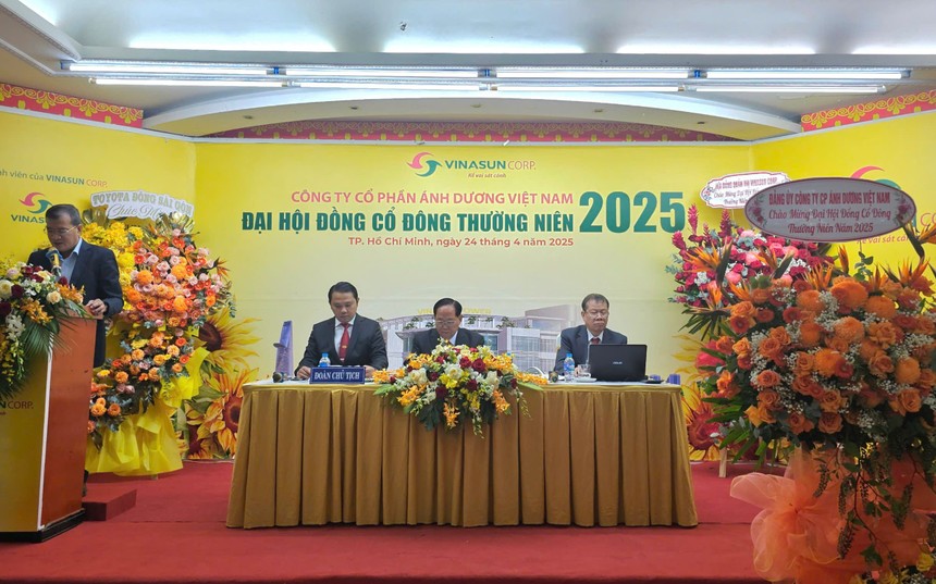 ĐHĐCĐ Vinasun (VNS): Cài số lùi mục tiêu kinh doanh, cổ đông băn khoăn với chiến lược “thay máu” đội xe