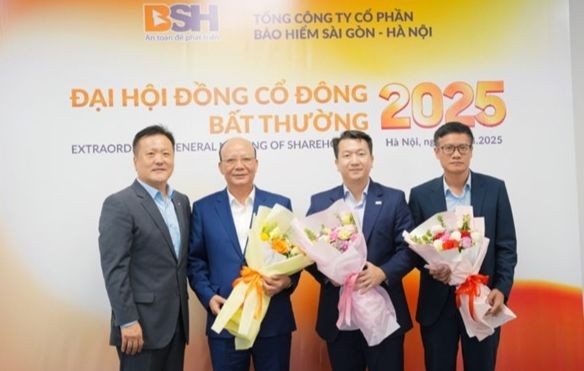 Ông Đỗ Đăng Khang, tân Tổng giám đốc Tổng CTCP Bảo hiểm Sài Gòn - Hà Nội (đứng thứ 2 từ phải sang)