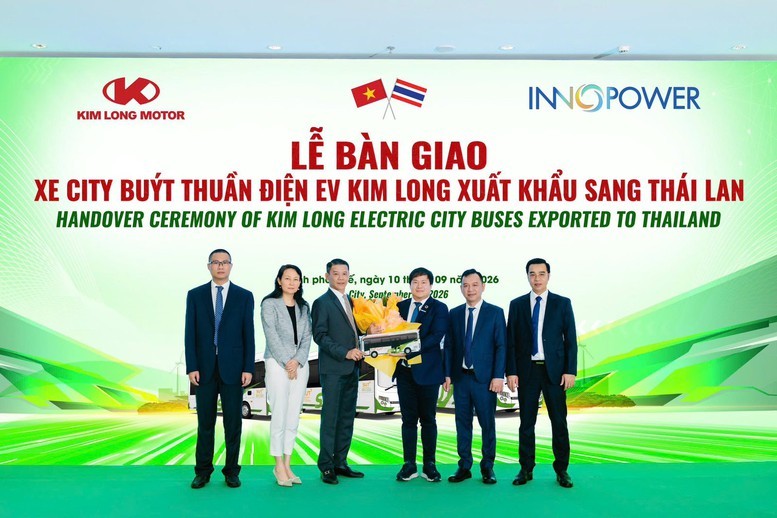 Lễ bàn giao xe city buýt thuần điện KIMLONGB30-EV xuất khẩu sang Thái Lan