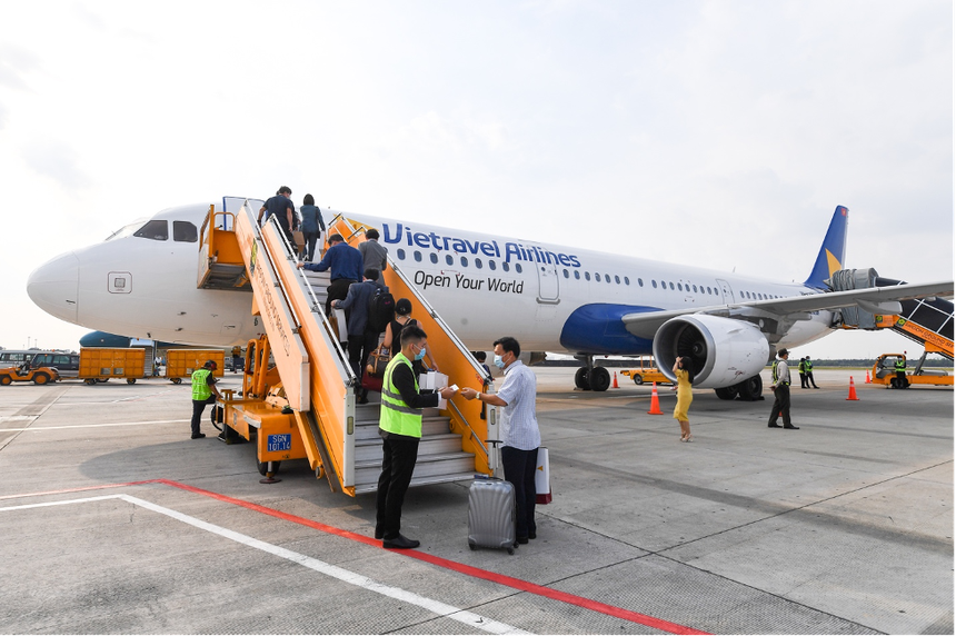 Vietnam Airlines, Vietravel Airlines tạm dừng khai thác và thay đổi chuyến bay do ảnh hưởng bão Noru