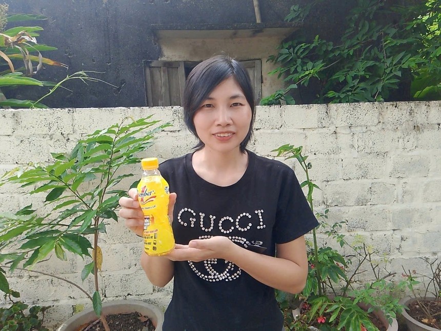 Chị Trịnh Thị Ngọc trong một lần xé nhãn chai Number 1 vào mùa hè năm ngoái đã mang đến cho chị giải thưởng 50 triệu đồng để trả bớt nợ xây nhà.