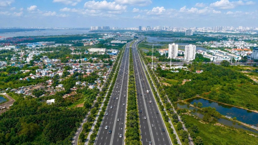 Hàng loạt hạ tầng đang đẩy mạnh triển khai và về đích xung quanh trục Võ Chí Công - Ảnh: DNCC