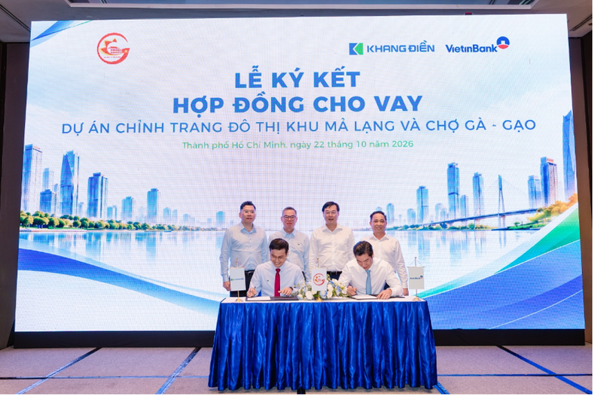 Đại diện các bên thực hiện nghi thức ký kết hợp đồng cho vay dự án chỉnh trang đô thị Khu Mả Lạng và Chợ Gà – Gạo.
