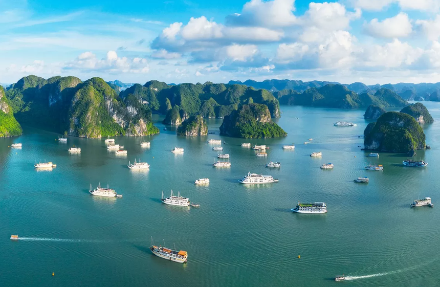 Du lịch – nền kinh tế không khói được coi là thế mạnh chủ lực đưa Vân Đồn thành trung tâm kinh tế biển hiện đại mang tầm khu vực. Ảnh - bvhttdl.gov.vn