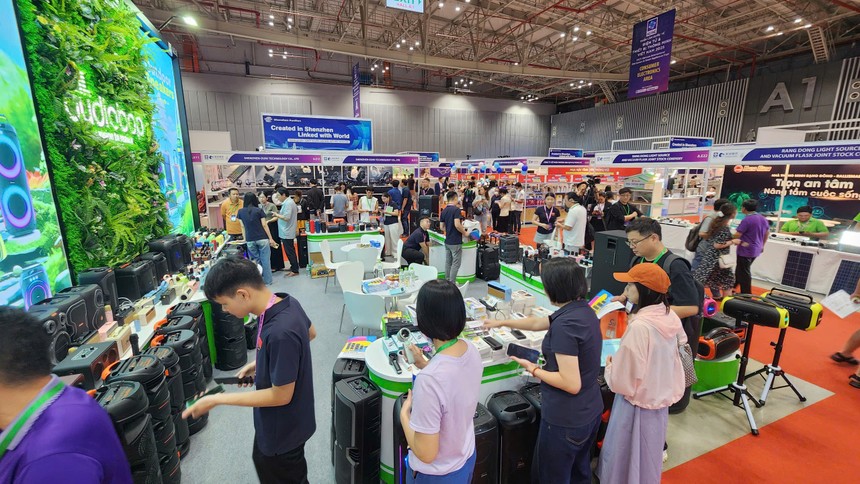 Triển lãm IEAE với diện tích trưng bày hơn 10.000 mét vuông, thu hút hơn 350 doanh nghiệp đến từ Trung Quốc và Việt Nam tham gia