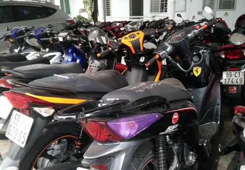 Xe vi phạm bị công an TP HCM tạm giữ