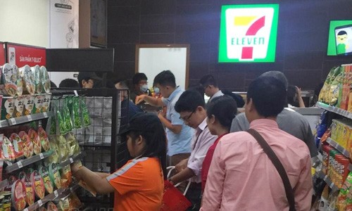Số cửa hàng tiện lợi tại TP HCM đã vượt ngưỡng 1.800 shop và sẽ còn tiếp tục tăng mạnh từ năm 2018 trở đi. Ảnh: Foody.vn