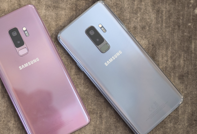 Loạt smartphone màu sắc mới lạ vừa lên kệ