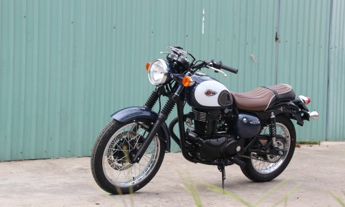 Kawasaki W250 2018 đầu tiên về Việt Nam giá lăn bánh hơn 150 triệu đồng. 