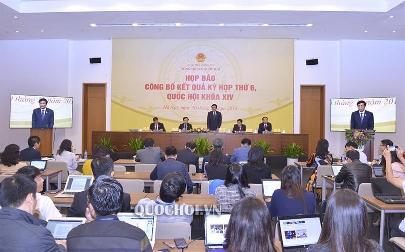 Họp báo công bố kết quả kỳ họp thứ 6, Quốc hội khóa XIV. Ảnh: quochoi.vn.
