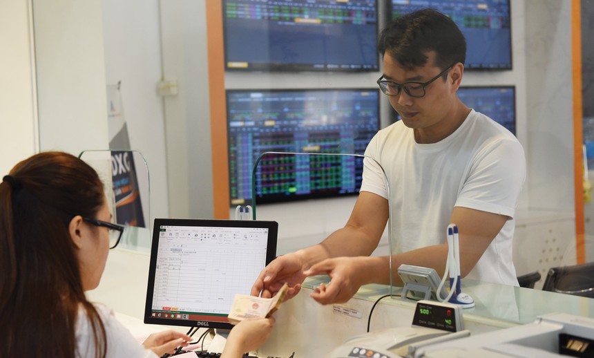 Dòng tiền trên thị trường thường ưu tiên cho những mã có "sóng", hơn là những mã lợi tức cao nhưng không đều đặn.