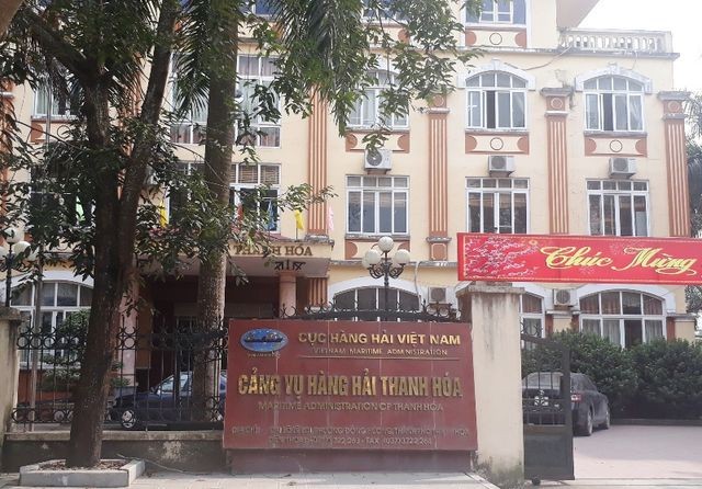 Cảng vụ Hàng hải Thanh Hóa sẽ tuyển dụng lại đối với 23 viên chức.
Trước đó, ngày 10/10/2018, Cục Hàng hải Việt Nam đã có văn bản số 3961/CHHVN-TCCB yêu cầu các đơn vị trực thuộc Cục rà soát công tác tuyển dụng viên chức tại đơn vị giai đoạn từ năm 1999 đến nay.

Sau đó các đơn vị này lập danh sách viên chức được tuyển dụng chưa phù hợp với quy định của pháp luật tại thời điểm tuyển dụng để khắc phục hoặc đề xuất phương án cụ thể để khắc phục các tồn tại trong công tác tuyển dụng.

Đến ngày
