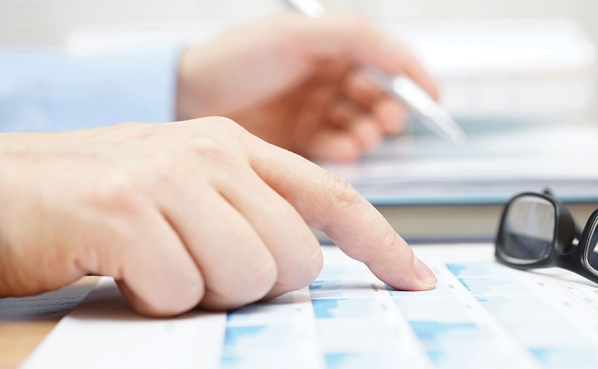 Hiện tại, chế tài xử phạt các tổ chức 
trung gian trên thị trường chứng khoán còn nhẹ, chưa đủ tính răn đe.