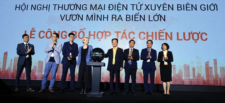 Amazon chính thức gia nhập thị trường Việt Nam, hợp tác với T&T Group và Ngân hàng SHB thúc đẩy phát triển thương mại điện tử.