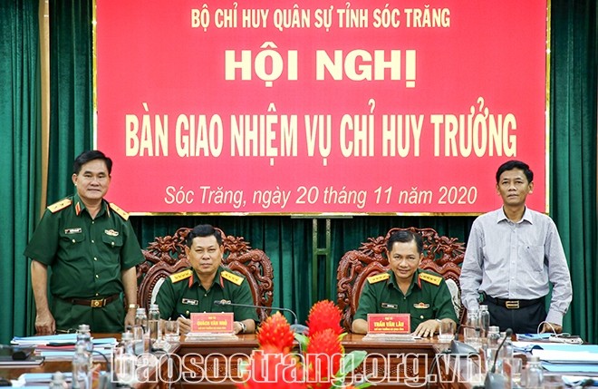 Bàn giao nhiệm vụ Chỉ huy trưởng Bộ CHQS tỉnh Sóc Trăng.