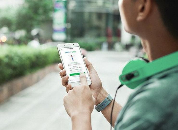 Với đặc tính không tốn kém chi phí thành lập chi nhánh, duy trì bộ máy khổng lồ, các ngân hàng ảo đang có nhiều lợi thế khi có thể tăng lãi suất tiết kiệm cho người gửi và giảm lãi suất cho vay với người đi vay.