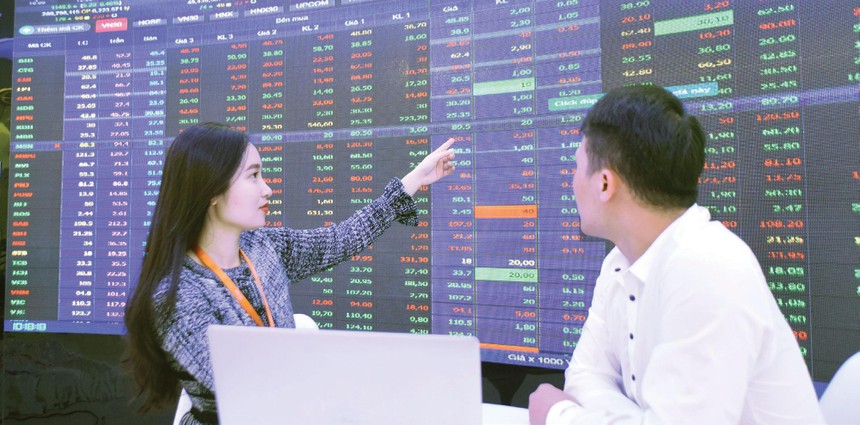 Thị trường chứng khoán có xu hướng tăng là điều kiện thuận lợi để các doanh nghiệp huy động vốn cổ phần. Ảnh: Dũng Minh.