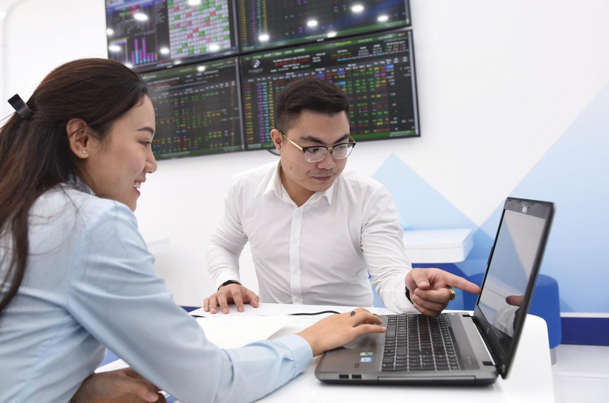 Trên thị trường đang có tin đồn về siết tín dụng bất động sản, chứng khoán và tình trạng “căng” cho vay giao dịch ký quỹ ở một số công ty chứng khoán lớn.