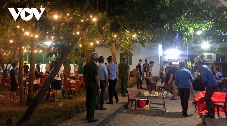 Từ 0h ngày 8/6, Nghệ An dừng các dịch vụ không thiết yếu tại 5 địa phương.