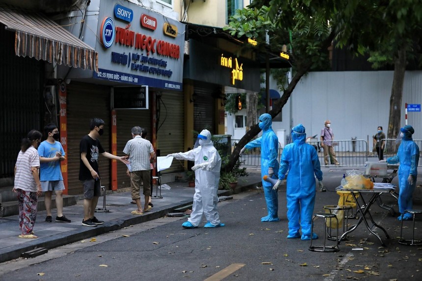 Sáng 30/7, Hà Nội có 17 trường hợp nhiễm Covid-19