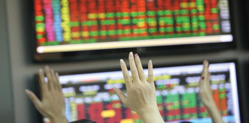 Trong bối cảnh dịch bệnh, có doanh nghiệp quyết định tạm dừng kinh doanh và chuyển tiền vào kênh đầu tư chứng khoán.