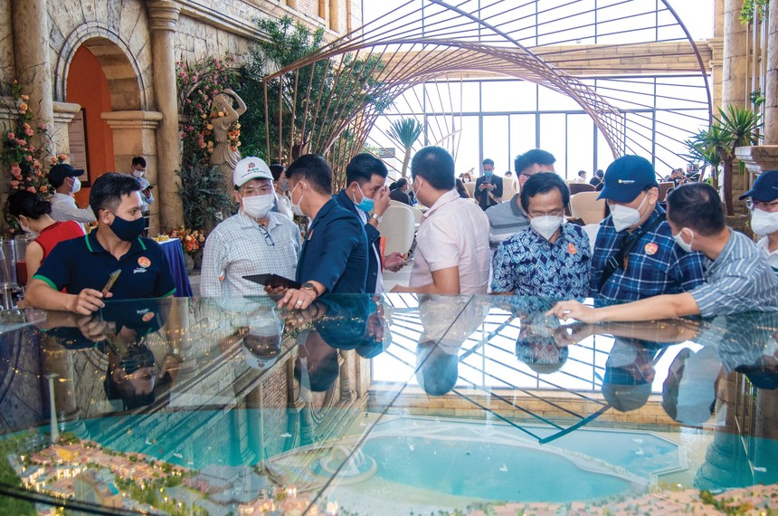 Các doanh nghiệp bắt đầu ghi nhận doanh thu từ dự án và có dự án gối đầu được nhiều nhà đầu tư quan tâm.