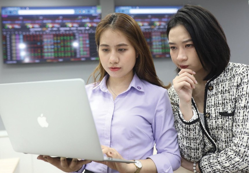 Nên tính chuyện đầu tư vào doanh nghiệp hơn là đầu tư vào cổ phiếu.