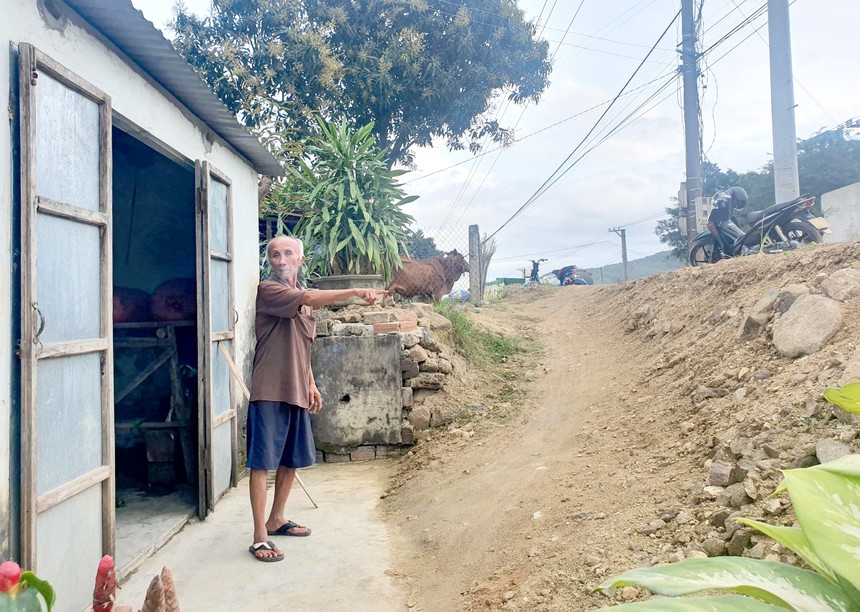 Cải tạo Quốc lộ 19 (Bình Định): Người dân khốn khổ vì mặt đường cao hơn nhà 1,2 - 4m