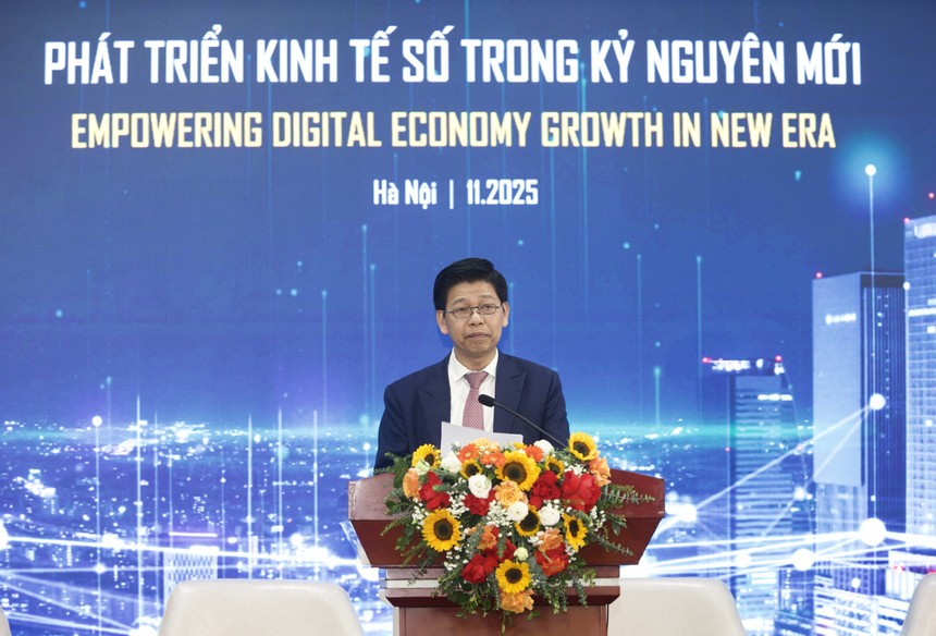 Ông Phạm Văn Hoành, Tổng Biên tập Báo Tài chính - Đầu tư, phát biểu tại Hội thảo "Phát triển kinh tế số trong kỷ nguyên mới". Ảnh: Chí Cường