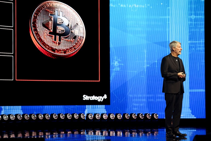 Strategy tiếp tục bán Bitcoin