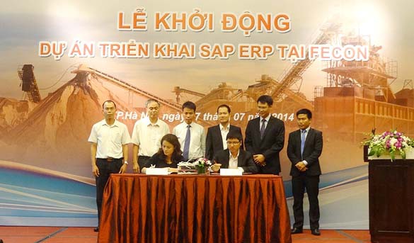 Lễ ký kết trao đổi tài liệu triển khai giữa FECON và FPT IS