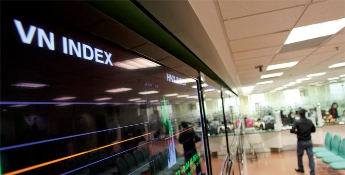 Có ý kiến lý giải hiện tượng chuyển sàn là do DN muốn “làm mới” mình
