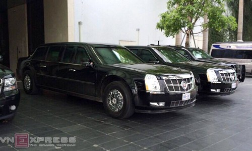 Hai chiếc limousine The Beast xuất hiện tại Hà Nội. Ảnh: Đại Dương