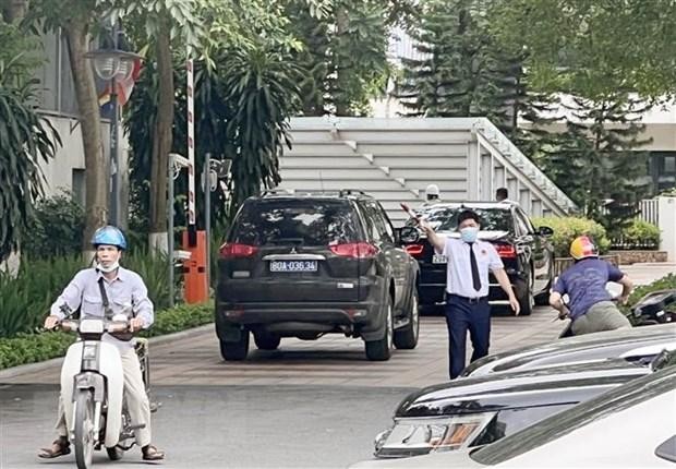 Sáng 7/6, lực lượng chức năng tới nhà riêng Bộ trưởng Bộ Y tế Nguyễn Thanh Long làm nhiệm vụ. (Ảnh: Phạm Kiên/TTXVN)