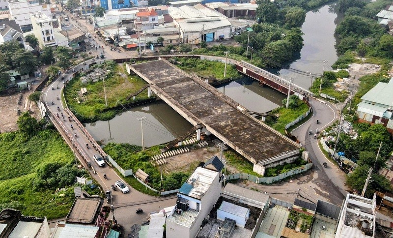 Cầu Tân Kỳ, Tân Quý dừng thi công từ cuối năm 2018 đến nay - Ảnh: Lê Minh 