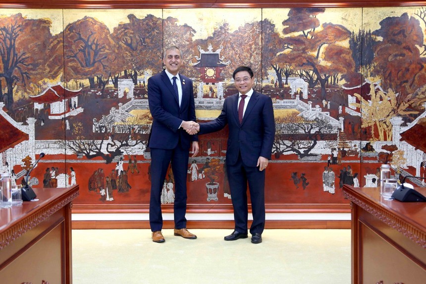 Bộ trưởng Nguyễn Văn Thắng tiếp Giám đốc Ban châu Á - Thái Bình Dương của Quỹ GCF Herman Mandal. (Ảnh: Đức Minh)