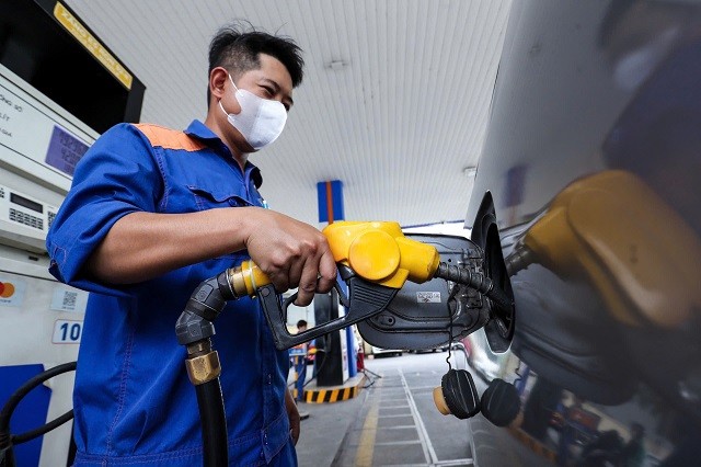 Giá bán lẻ xăng và dầu mazut giảm nhẹ từ 15 giờ ngày 24/7/2025.