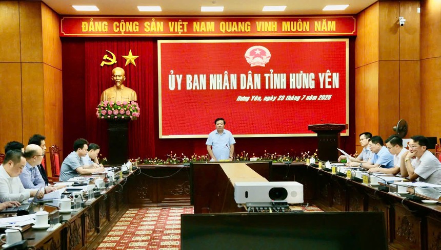 Phó chủ tịch thường trực UBND tỉnh Hưng Yên Nguyễn Quang Hưng chỉ đạo tại cuộc họp