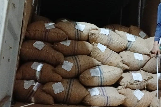 Nhiều doanh nghiệp chủ quan chấp nhận nhà cung cấp đóng hạt điều trong bao bì cũ, nhãn mác không đúng quy định.