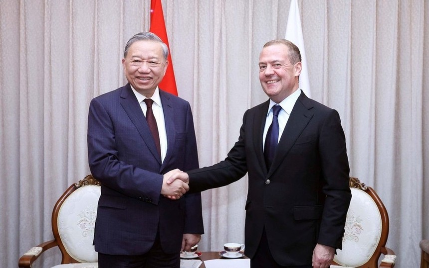 Tổng Bí thư Tô Lâm và đồng chí Dmitry Medvedev. Ảnh: Thống Nhất.