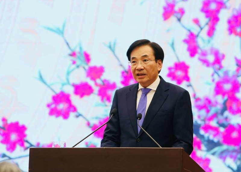 Bộ trưởng, Chủ nhiệm Văn phòng Chính phủ Trần Văn Sơn thông tin tại cuộc Họp báo. Ảnh: Đức Minh.