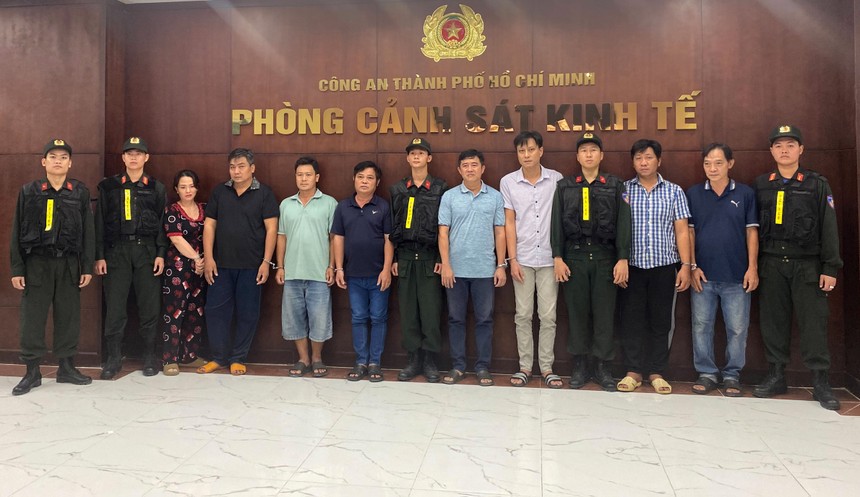 TP.HCM: Phá đường dây buôn bán sản xuất xăng giả làm từ phẩm màu và dung môi