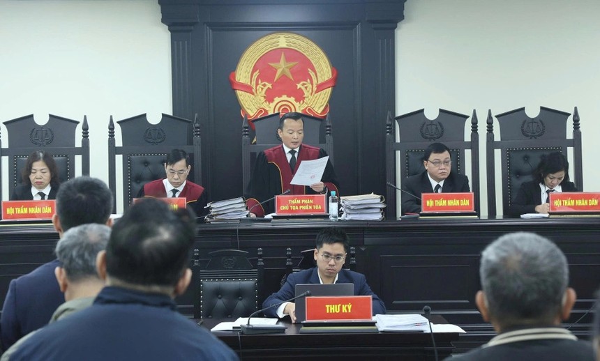 Hội đồng xét xử sơ thẩm vụ án tại Công ty Y dược LanQ, Công ty Dược Sơn Lâm và một số đơn vị liên quan.