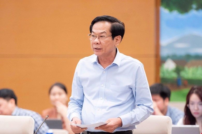 Bộ trưởng Bộ Nội vụ Đỗ Thanh Bình trình bày tờ trình dự án luật.