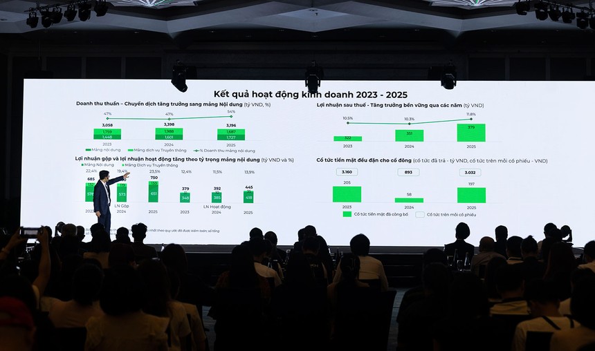 Ông Phan Đăng Hưng, Giám đốc Chiến lược và Phát triển DatVietVAC trình bày tại roadshow tại Hà Nội.
