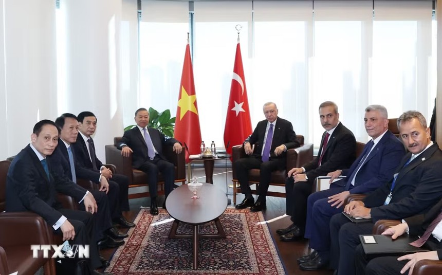 Tổng Bí thư, Chủ tịch nước Tô Lâm gặp Tổng thống Thổ Nhĩ Kỳ Recep Tayyip Erdogan. (Ảnh: Thống Nhất/TTXVN)