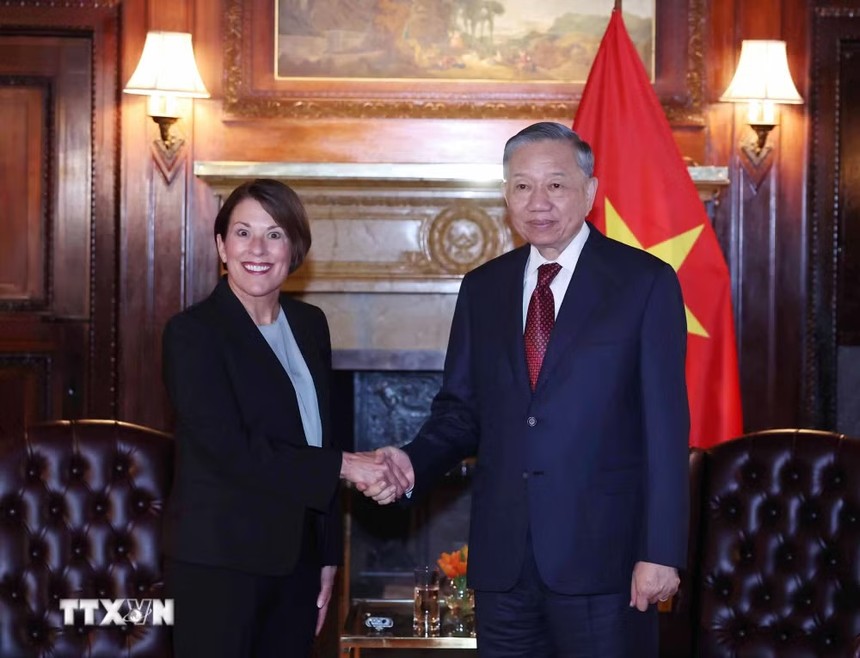 Tổng Bí thư, Chủ tịch nước Tô Lâm tiếp bà Sarah A. Soule, Hiệu trưởng Trường kinh doanh Stanford, thuộc Đại học Stanford. (Ảnh: Thống Nhất/TTXVN)