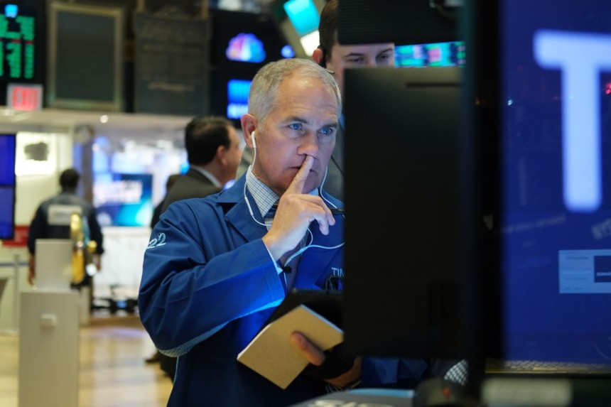 Giao dịch chứng khoán khối ngoại ngày 18/8: Bán ròng gần 300 tỷ đồng, thỏa thuận đột biến trên HNX