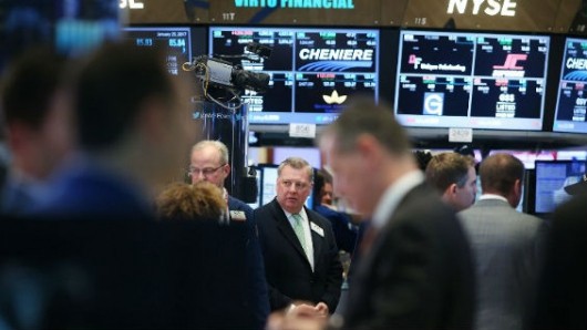 Chứng khoán, giá vàng, giá dầu rủ nhau giảm đồng loạt