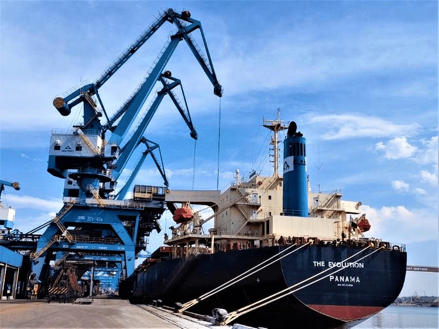 Tàu The Evolution hoàn thành chuyến hàng đầu tiên về cảng Hòa Phát Dung Quất